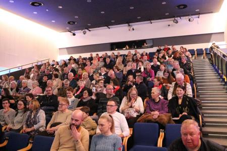 Ples in glasba izpod kamniških planin v izvedbi Folklorne skupine Kamnik in njihovih prijateljev  (2)